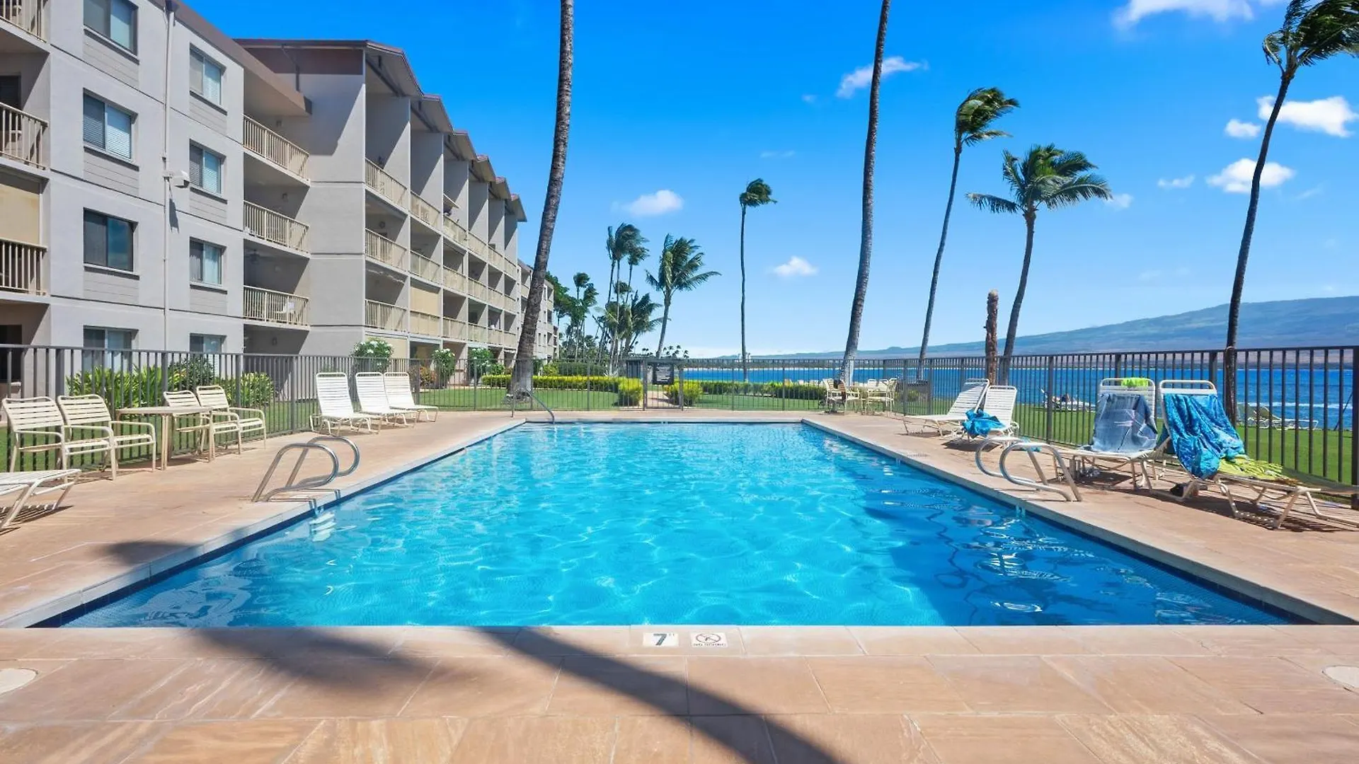 Maalaea Kai 311 - Direct Ocean Front, Split Ac Villa Wailuku